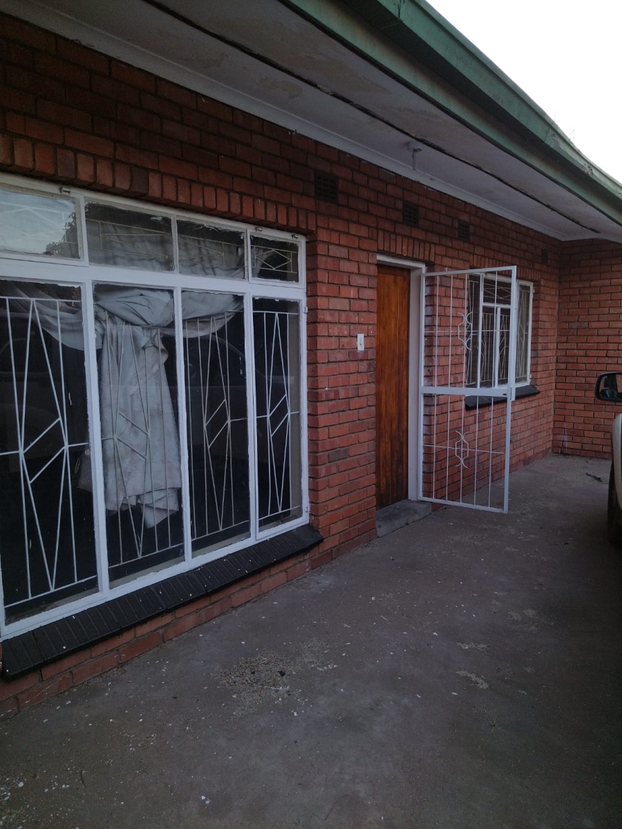 2 Bedroom Property for Sale in Rustenburg Central North West